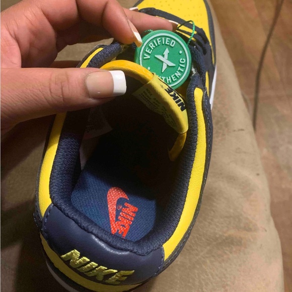 Yellow and dark blue Nike dunks (Michigan dunks) - Picture 3 of 3
